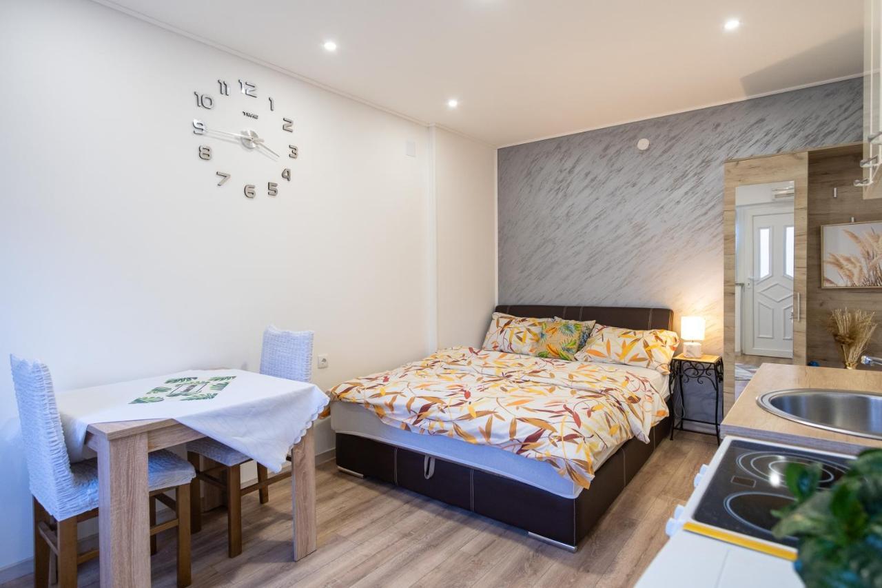 Apartments Solar トレビニエ エクステリア 写真