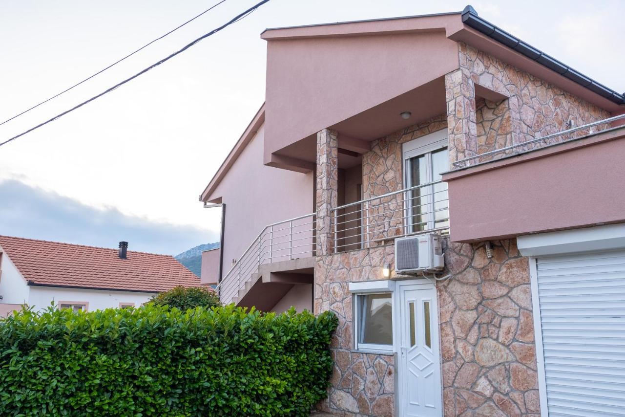 Apartments Solar トレビニエ エクステリア 写真