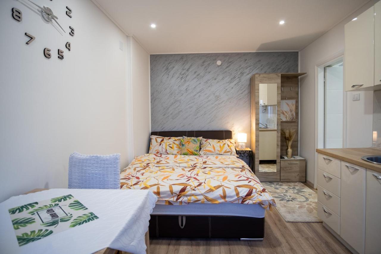 Apartments Solar トレビニエ エクステリア 写真